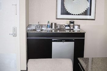 Premium Studio Suite, 1 King Bed with Sofa bed, Oceanfront