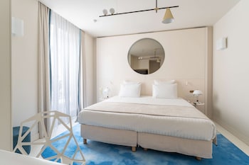 Superior Double Room-Complimentary soft minibar,courtesy tray, Chromecast and digital press