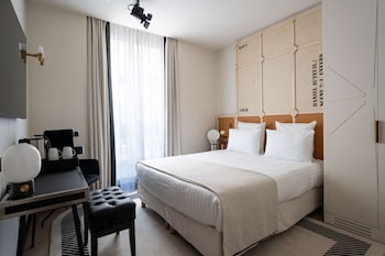Double Room - Complimentary soft minibar,courtesy tray, Chromecast and digital press