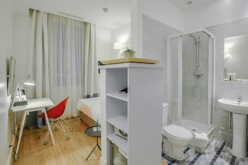 Single Room - Complimentary soft minibar,courtesy tray, Chromecast and digital press