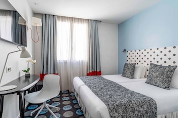 Family Superior Room ( 2 Rooms) -Complimentary soft minibar,courtesy tray, Chromecast, digital press