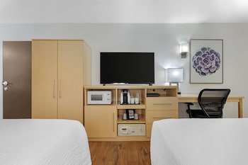 Standard Room, 2 Queen Beds, Non Smoking, Courtyard View