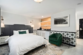 Deluxe Room, 1 Queen Bed