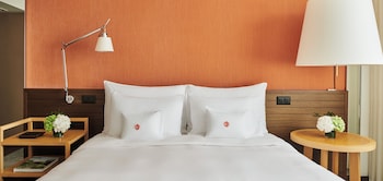 Junior Suite, 1 King Bed, Lake View