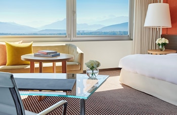 Junior Suite, 1 King Bed, Lake View