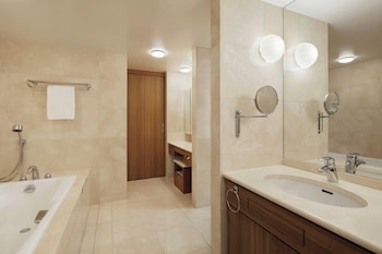 Club Suite, 2 Double Beds, Balcony