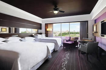 Club Room, 3 Twin Beds