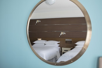 Guest room, 4 Twin Beds, Disney or Bay view, Main Building, Balcony