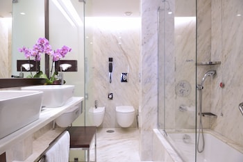 Executive Suite, Tower
