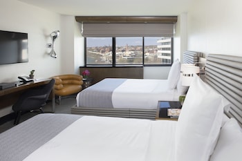 Deluxe Room, 2 Double Beds, River View
