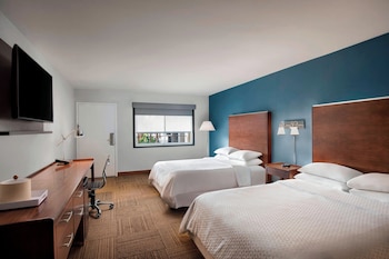 Room, 2 Queen Beds, Pool View