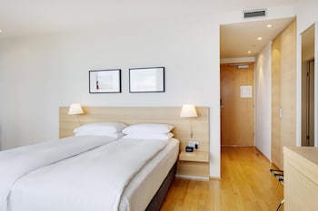 Queen Room with Mountain View