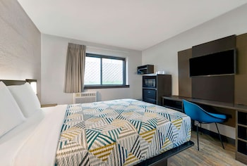 Deluxe Room, 1 King Bed, Non Smoking, Refrigerator & Microwave