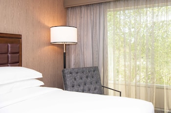 Room, 2 Queen Beds (Mobility Accessible, Roll-In Shower)