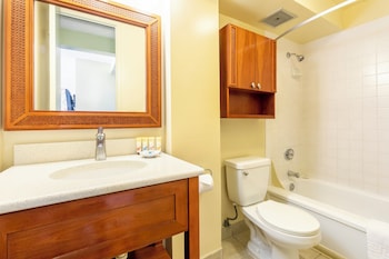 Suite, 1 Bedroom, Partial Ocean View (2 Twin Beds)
