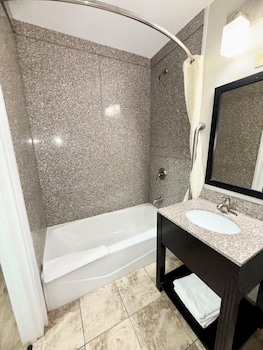 Room, 1 King Bed, Non Smoking (Exterior Building)