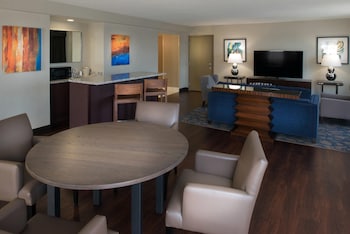 Suite, 1 King Bed with Sofa bed, Non Smoking