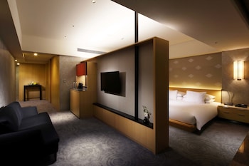 Junior Suite King, Non Smoking (Breakfast & Club Lounge Access Included)