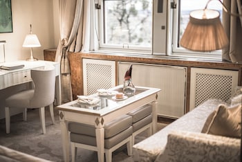 Romantic Double Room, 1 King Bed, Bathtub, City View