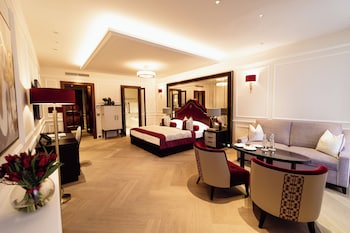 Premium Suite, 1 King Bed, Patio, Park View