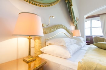 Signature Suite, 1 King Bed, Bathtub, City View