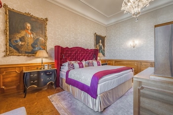 Royal Suite, 1 King Bed, Terrace, City View