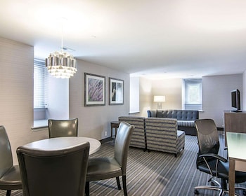 Premier Suite, 1 King Bed with Sofa bed, Non Smoking, Kitchenette (Efficiency)