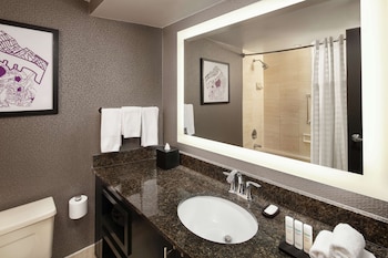 Suite, 1 King Bed, Corner (Pure Wellness)