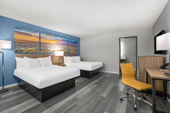 Room, 2 Queen Beds, Smoking