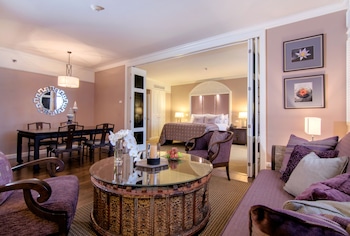 Honeymoon Suite