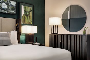Deluxe Room, 1 King Bed