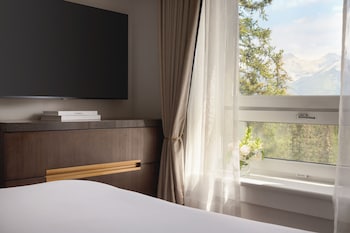 Suite, 1 King Bed (Gatehouse)