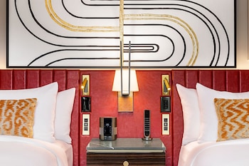 Suite, 2 Bedrooms (1King 1Double)