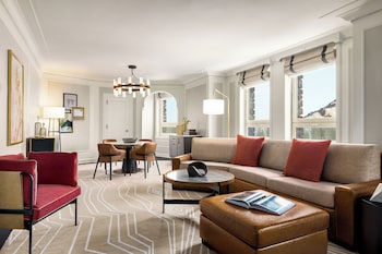 Suite, 2 Bedrooms (1King 1Double)