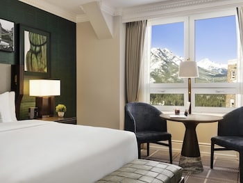 Deluxe Room, 1 King Bed, Mountain View