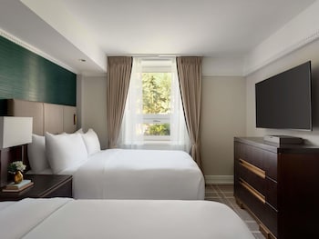 Deluxe Room, 2 Double Beds, Mountain View