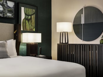 Deluxe Room, 1 King Bed