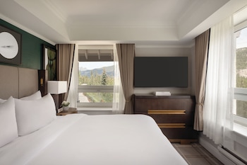 Suite, 1 King Bed (Gatehouse)