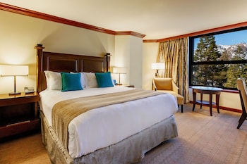 Deluxe Room, 1 King Bed, Valley View