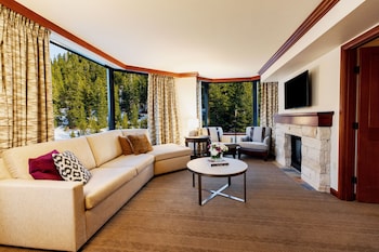 Deluxe Suite, Fireplace, Valley View (Forest View)