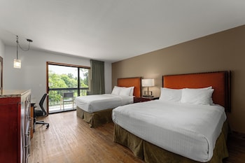 Dog Friendly Queen Queen with Riverview