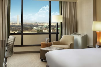 Washington DC View - 1 King Bed