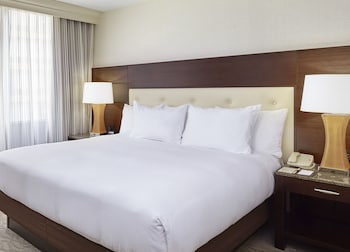 Modern One Bedroom Suite Balcony - 1 King Bed