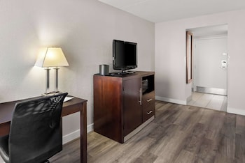 Standard Room, 1 King Bed, Non Smoking, Kitchen (Full Kitchen)