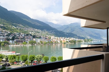 Studio, Lake View