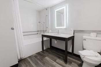 Room, 2 Queen Beds, Bathtub Grab Bars, Non Smoking