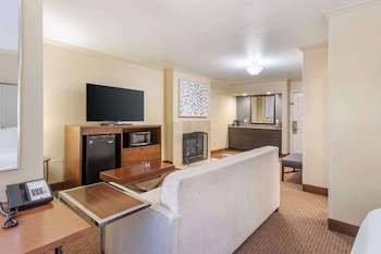 Executive Suite, 1 King Bed, Non Smoking, Jetted Tub