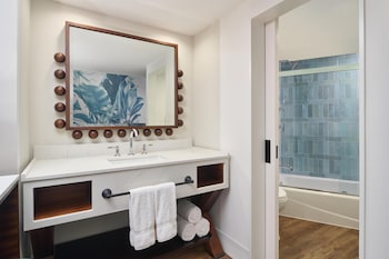 Room, 1 King Bed, Oceanfront