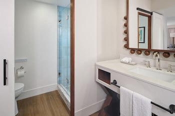Club Room, 1 King Bed, Ocean View