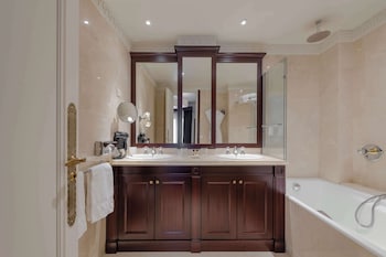 Suite (Avenue)